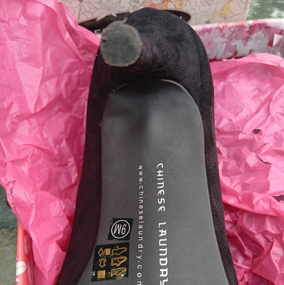 Black Sued size 9 High Heels - Picture 4 of 7